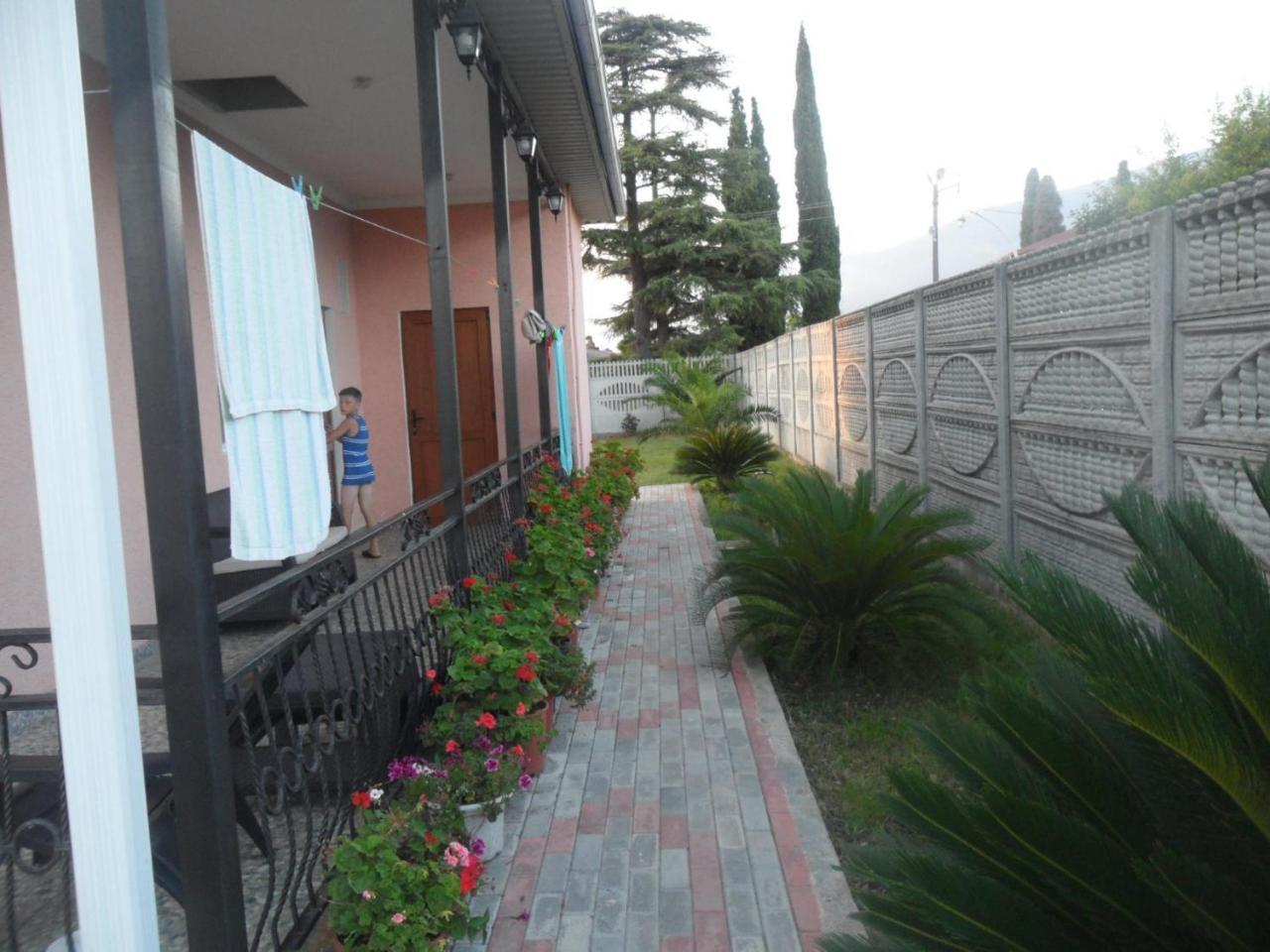 Galina Guest House Alakhadzi Exterior photo